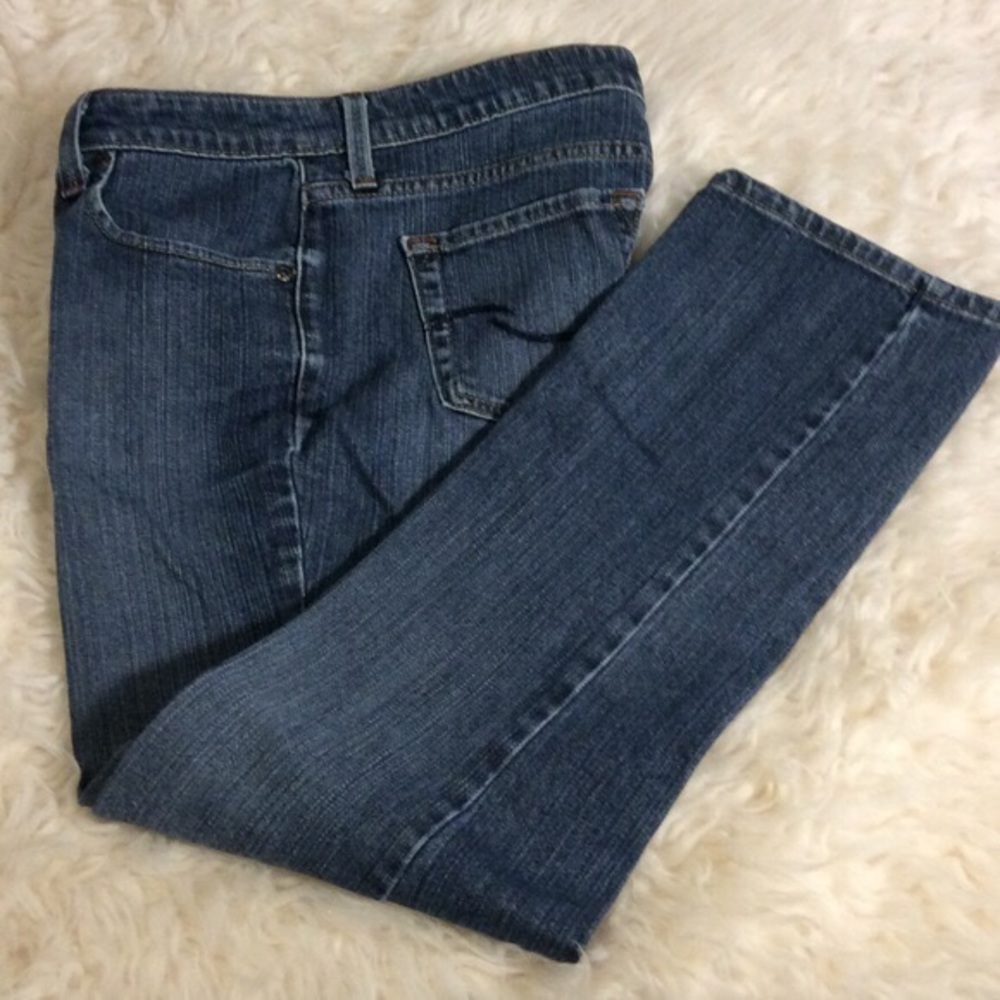 🌻• Levi’s Low Rise Jeans •🌻 - Picture 3 of 8